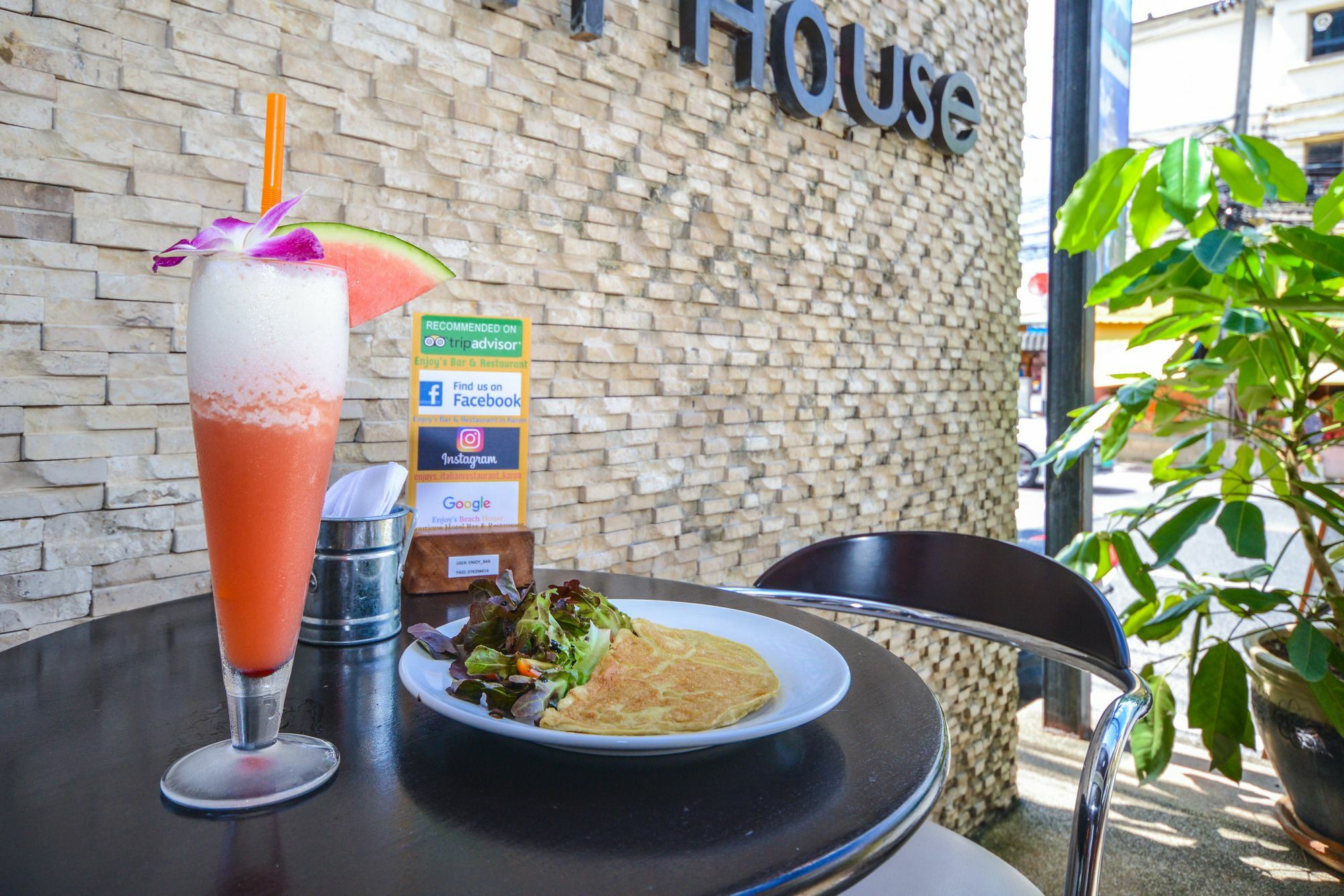 Enjoy'S Beach House & Cafe' Ban Karon 外观 照片